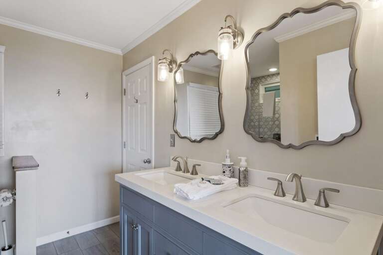 Master Bathroom has Double Sink Vanities and Heated Floors Master Bathroom has Double Sink Vanities and Heated Floors