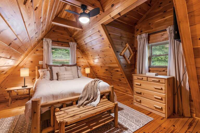 Cozy and Comfortable Upstairs Queen Suite