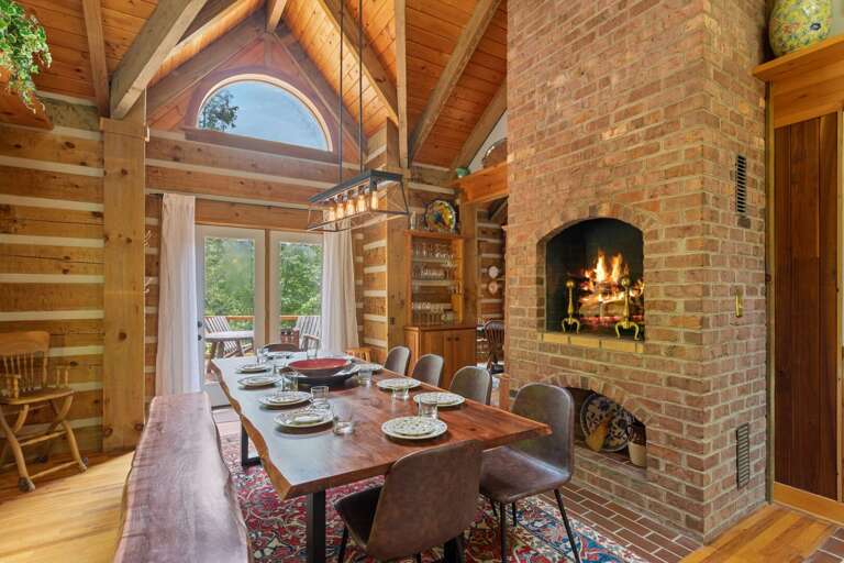 Dining Room (PLEASE NOTE - FIREPLACE IS NOT OPERATIONAL)