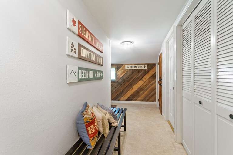 Plenty of Space to Spread Out for Up to 17 Guests