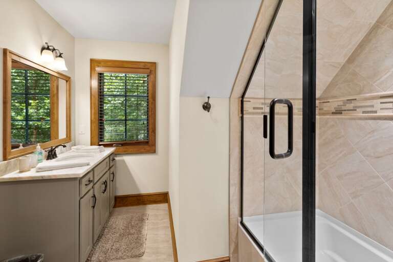 Private Ensuite in Queen Bedroom