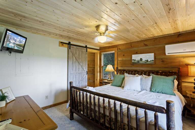 TV and Ensuite Bathroom in the Master Bedroom TV and Ensuite Bathroom in the Master Bedroom