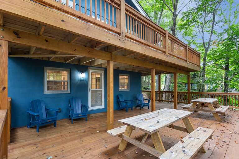 Outdoor Dining on the Lower Deck