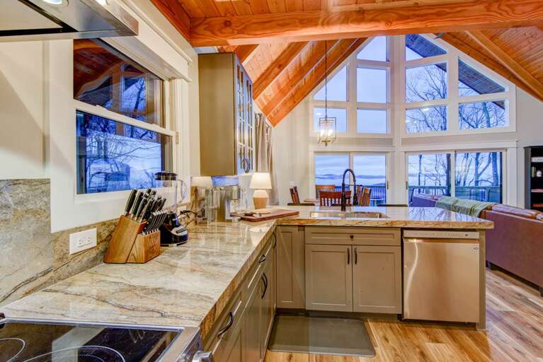 Well Equipped Spacious Kitchen Well Equipped Spacious Kitchen