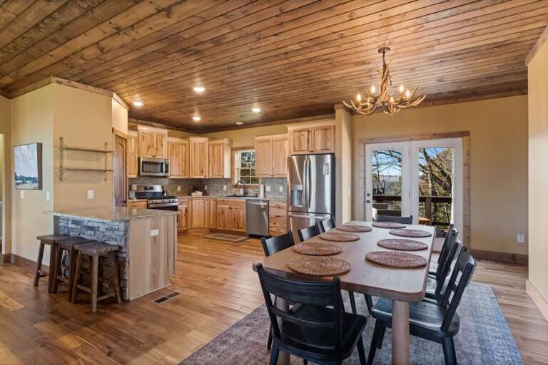 Dining Area Open to the Kitchen Dining Area Open to the Kitchen