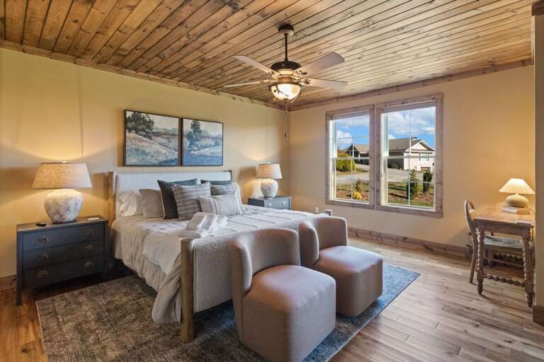 Master Bedroom with Ensuite Bathroom Master Bedroom with Ensuite Bathroom