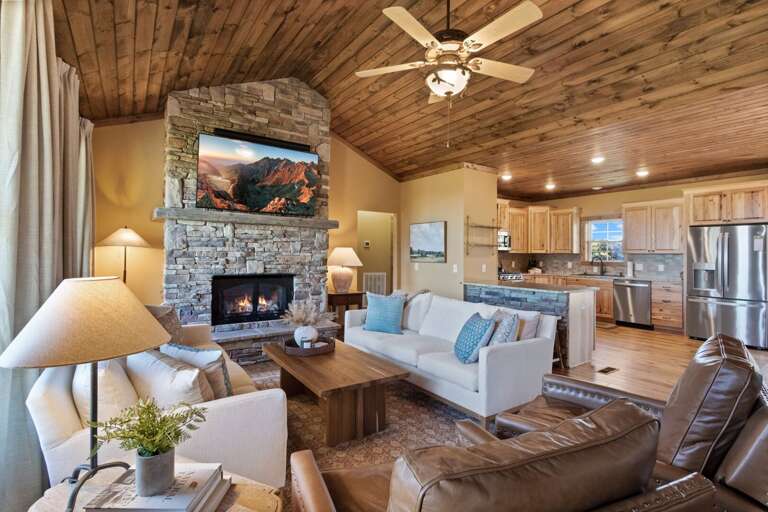 Open Floor Plan with Sight Lines from the Living Room to the Kitchen Open Floor Plan with Sight Lines from the Living Room to the Kitchen