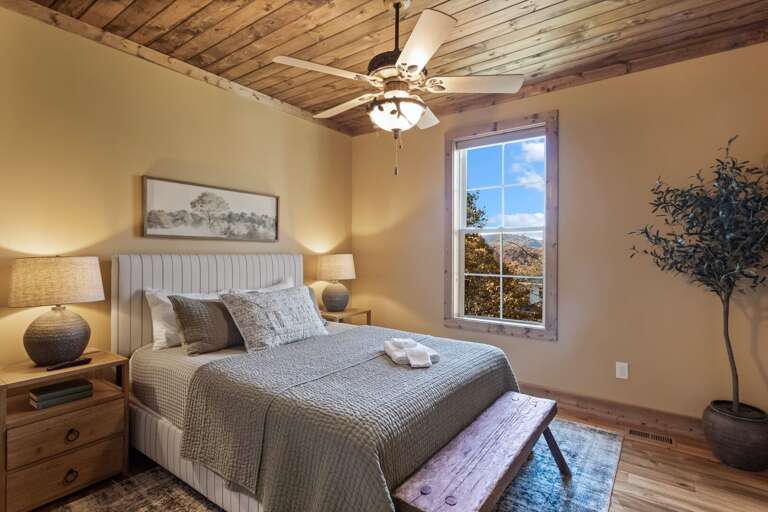 Queen Bedroom Queen Bedroom