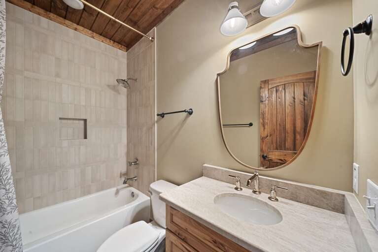 Shared Main Level Hallway Bathroom with Tiled Shower