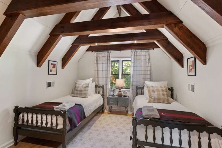 Bedroom on the Top Floor With Two Twin Beds and Custom Beams Bedroom on the Top Floor With Two Twin Beds and Custom Beams