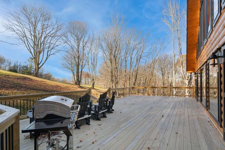 Expansive Deck with Gas Grill Expansive Deck with Gas Grill