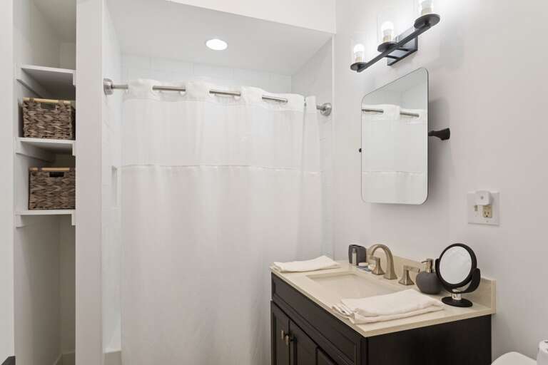 Lower Level Full Hallway Bathroom with Tub/Shower Combo Lower Level Full Hallway Bathroom with Tub/Shower Combo