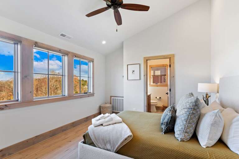 Queen Suite with TV and Private Ensuite