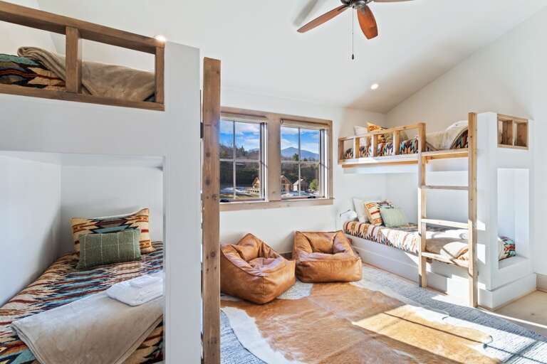 Spacious Bunk Room with Sleeping for Four