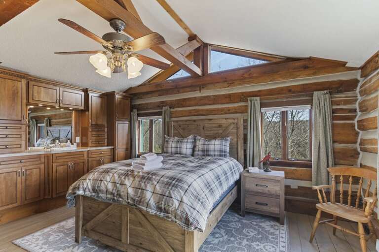 Top Floor Master Bedroom with a Queen Bed and Jack-N-Jill Bathroom