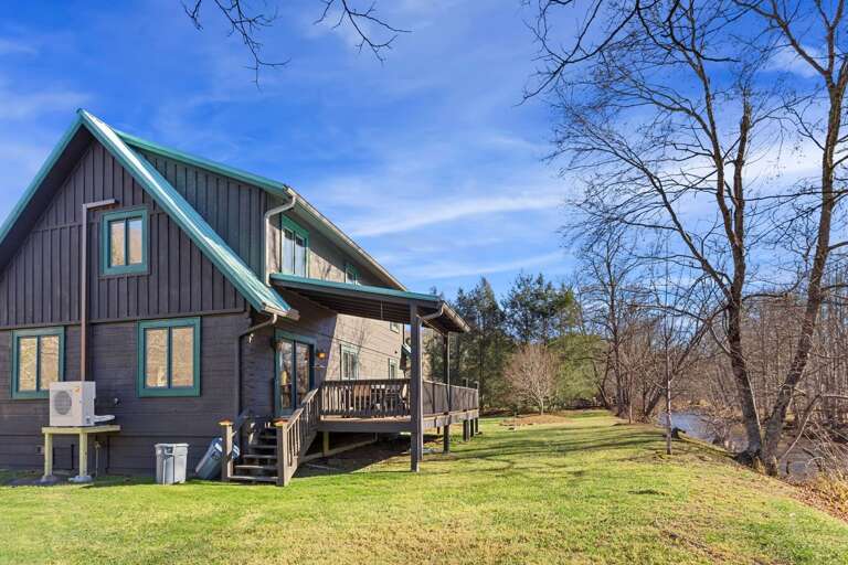 Spacious Yard Along the Watauga River