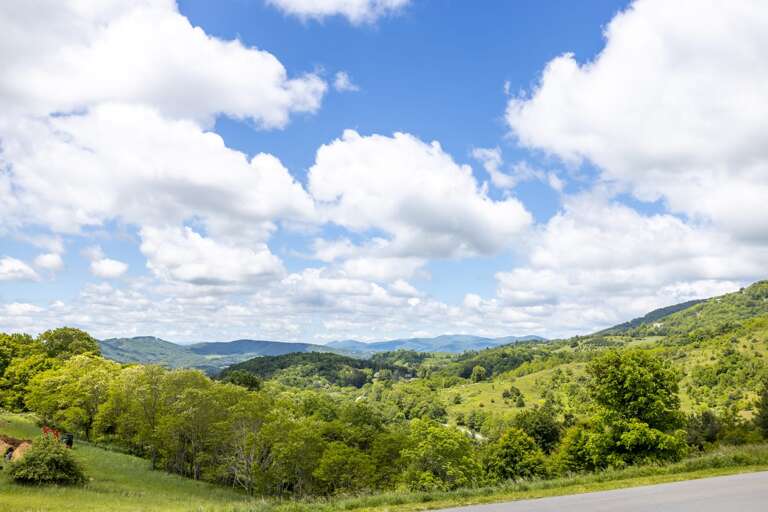 Enjoy the Mountains at Big Sky Cabin at Monteagle