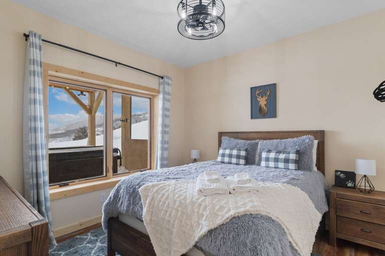 Lower Level Queen Bedroom