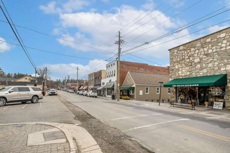Downtown Main Street Blowing Rock at your Fingertips