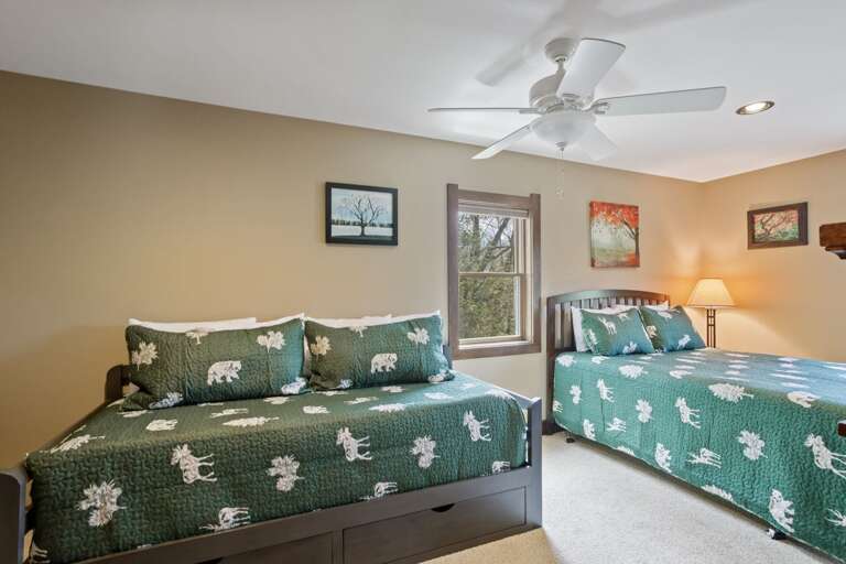 Top Floor Bedroom with Queen Bed and Twin Daybed with Twin Trunlde