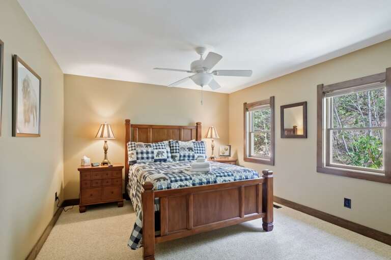 Top Floor Queen Bedroom