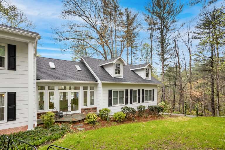 Yard at Bella Di Lago