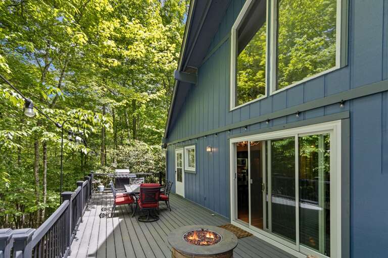 Large Back Deck for Entertaining