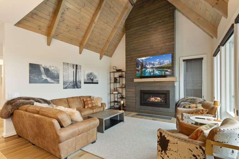 Great Room with Floor to Ceiling Gas Fireplace and Comfortable Furniture Great Room with Floor to Ceiling Gas Fireplace and Comfortable Furniture