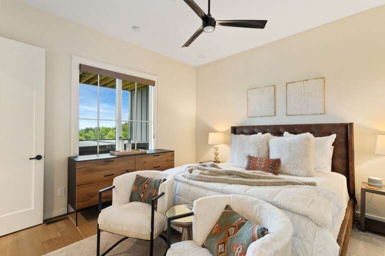 Lower Level King Bed with Jack-N-Jill Bathroom Lower Level King Bed with Jack-N-Jill Bathroom