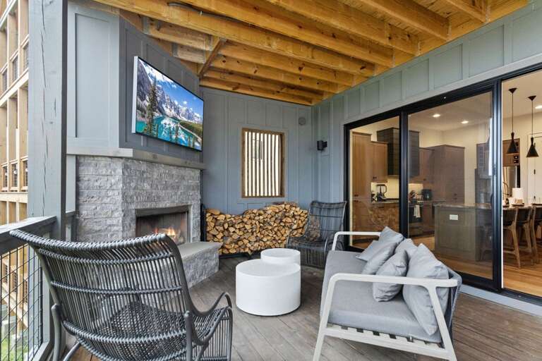 Outdoor Living on the Main Deck Outdoor Living on the Main Deck