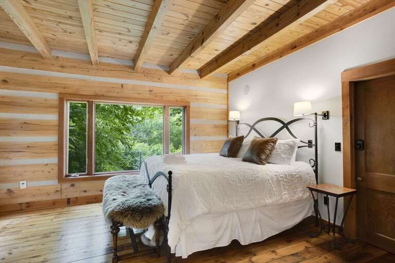 Master Bedroom with Private Ensuite Master Bedroom with Private Ensuite