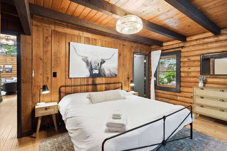 Main Floor King Suite