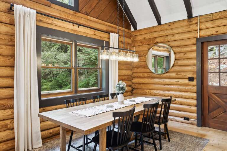 Seating for Six at the Dining Table