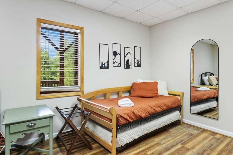 Twin Daybed with Trundle