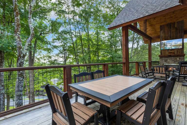 Outdoor Dining with a Peaceful Wooded View