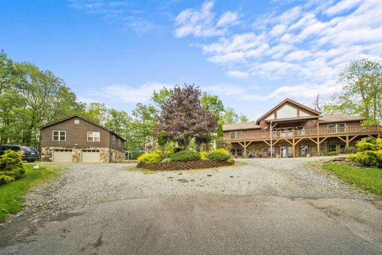 Wolf Ridge Lodge Main House, Garage Apartment