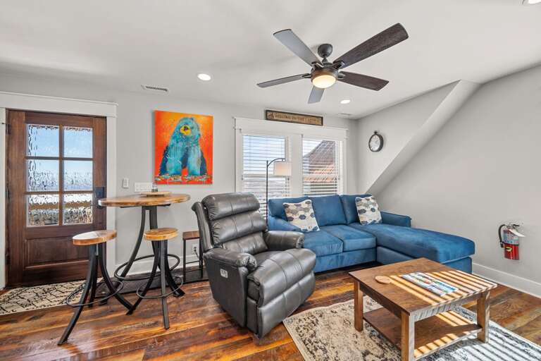 Bright Cozy Studio Apartment