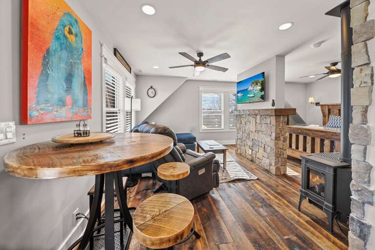 "Straight Up" Studio Apartment