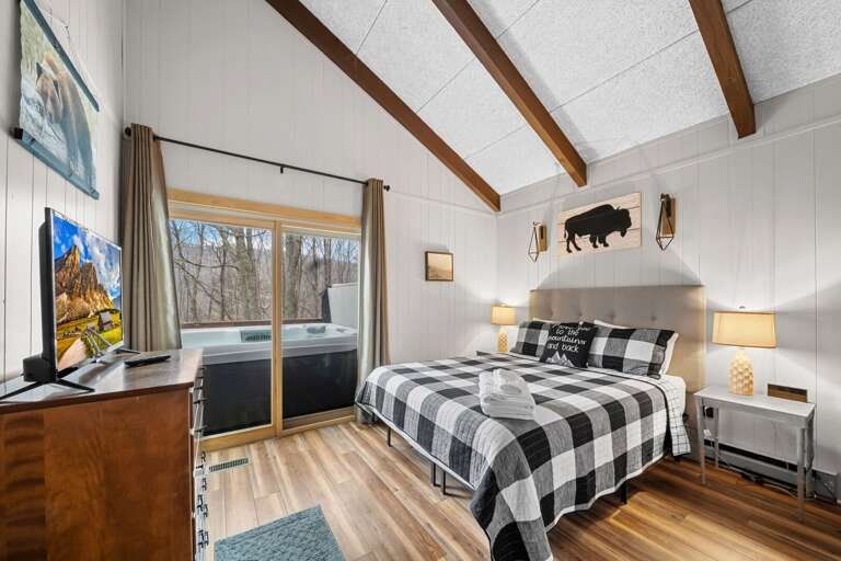 Main Floor Queen Guest Room