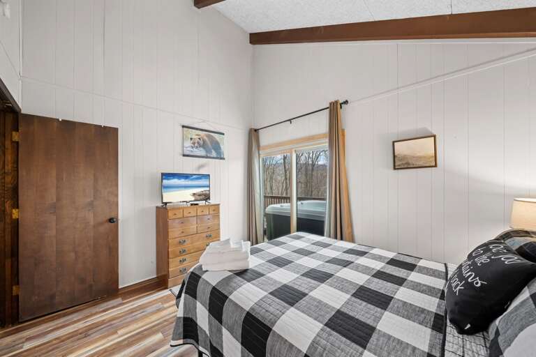 TV and Deck Access in the Queen Room