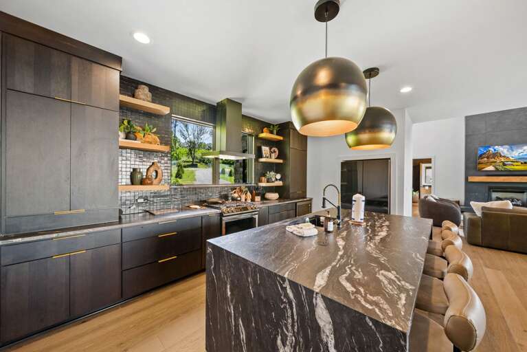 Gourmet Kitchen, Fully Granite Island with Seating