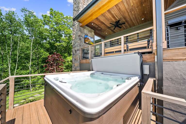 Hot Tub on the Lower Deck Platform