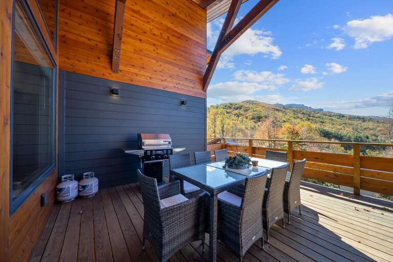 Outdoor Dining Area with Grill and Amazing Views to Grandfather Mountain