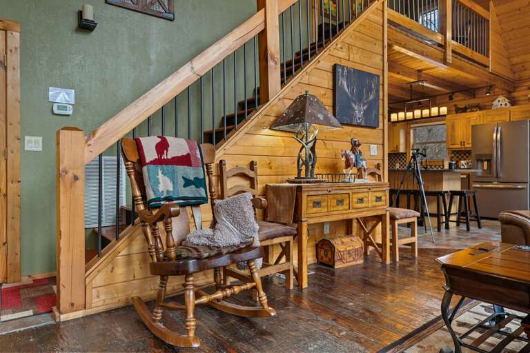 Unique Decor with Mountain Character