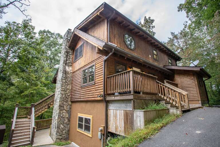 Enjoy an Escape at Lazy Oaks Lodge Enjoy an Escape at Lazy Oaks Lodge