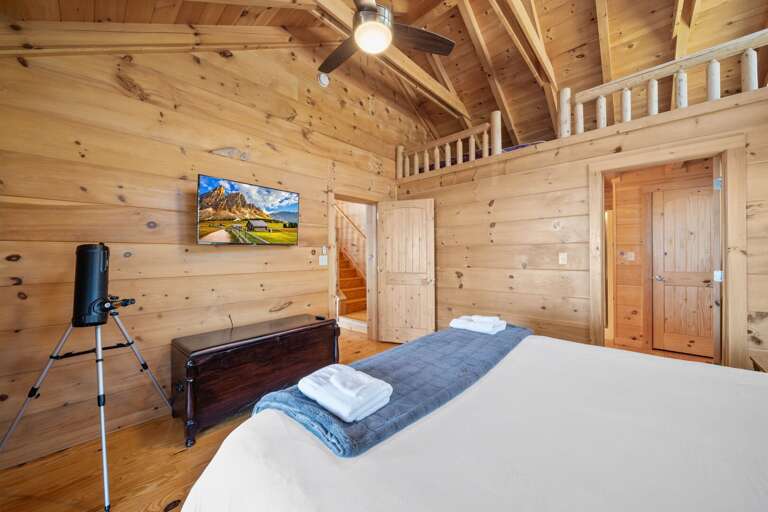 King Bed and Private Bathroom in the Master King Bed and Private Bathroom in the Master