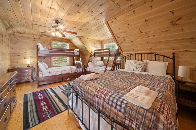 Upstairs Bunk Room Sleeps Eight Upstairs Bunk Room Sleeps Eight