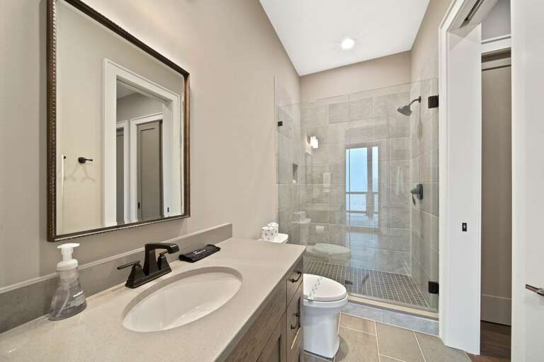 Ensuite with Large Tiled Shower Ensuite with Large Tiled Shower