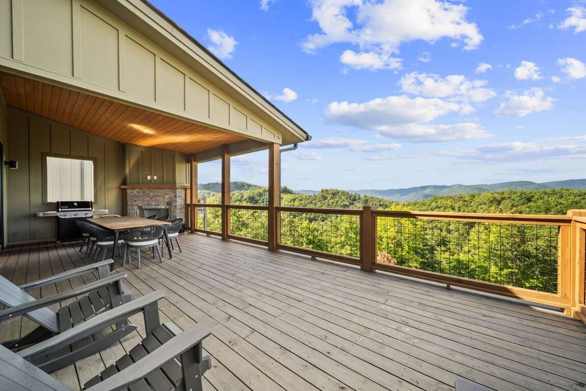 Outdoor Space to Relax and Dine Outdoor Space to Relax and Dine