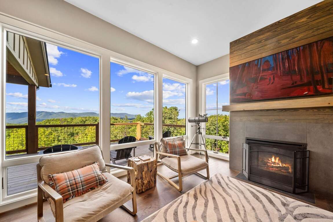 A Wall of Windows Lets in the VIew A Wall of Windows Lets in the VIew